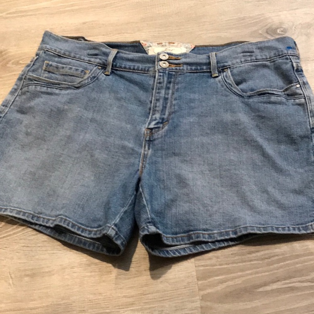 🌀 Levi’s~~Denim Shorts~~🌀